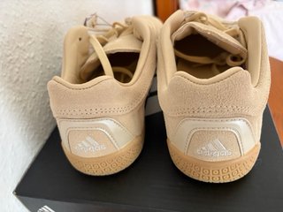 Adidas T42 Beige y Blanco Nuevas Originales