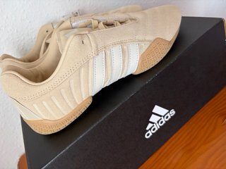 Adidas T42 Beige y Blanco Nuevas Originales