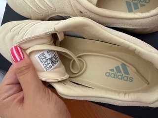 Adidas T42 Beige y Blanco Nuevas Originales