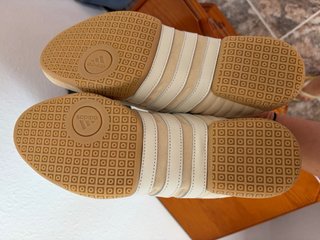 Adidas T42 Beige y Blanco Nuevas Originales