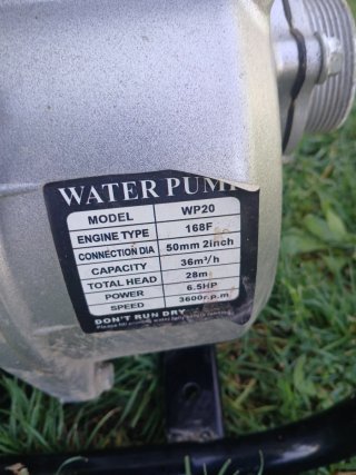 Bomba de agua a gasolina.