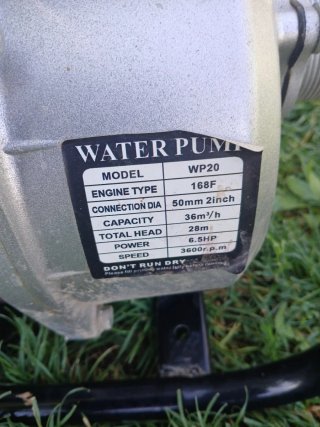 Bomba de agua a gasolina.