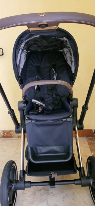 Silla de paseo  Cybex negra y dorada