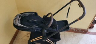 Silla de paseo  Cybex negra y dorada