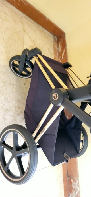 Silla de paseo  Cybex negra y dorada