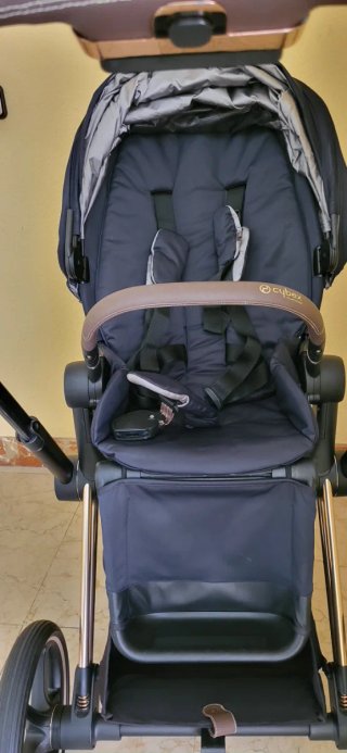 Silla de paseo  Cybex negra y dorada