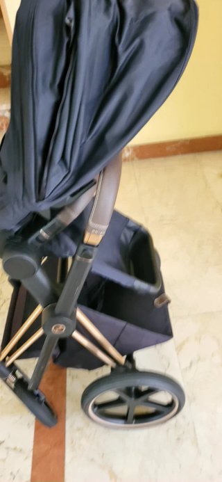 Silla de paseo  Cybex negra y dorada