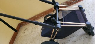Silla de paseo  Cybex negra y dorada