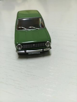 Seat 124 L Verde 1/43+fasciculo