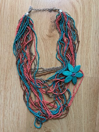 Collar decorativo multicolor