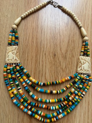 Collar decorativo multicolor