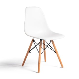 Sillas blancas de plástico y madera