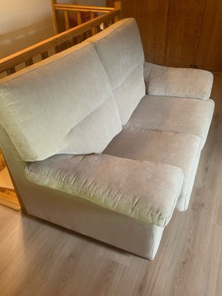 Sofá de 2 plazas en tela beige
