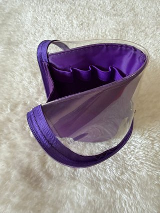 Estuche morado para brochas de maquillaje