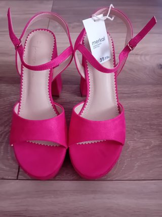Sandalias de tacón rosa
