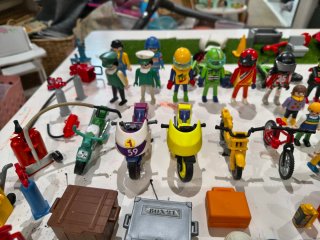 Lote Playmobil: Figuras y Vehículos