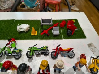 Lote Playmobil: Figuras y Vehículos