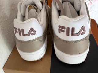 Zapatillas Fila T39 Blancas y Marrones Nuevas