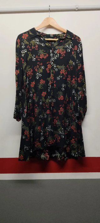 Vestido Zara flores negro talla M
