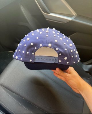 Gorra NOEMOTIONS azul con perlas