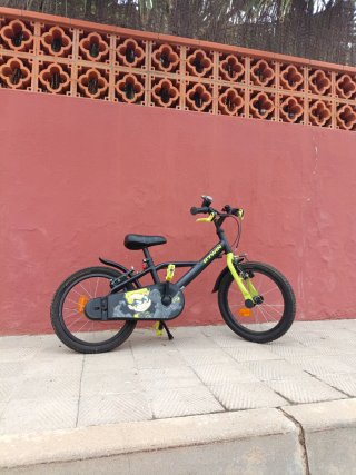 Bicicleta BTWIN niño 16 pulgadas Dark Hero 500