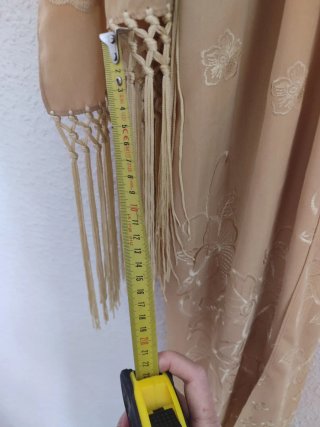 Mantoncillo beige y dorado con flecos floral