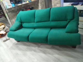 Sofá de tela verde económico