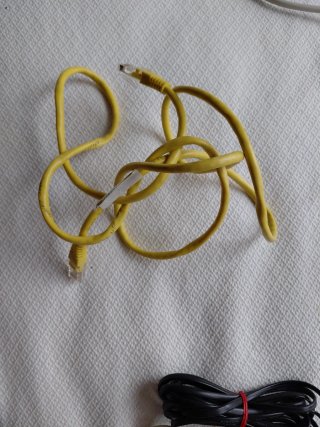 Cable de red Ethernet amarillo
