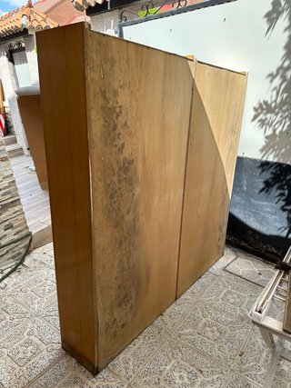 Estantería de madera natural