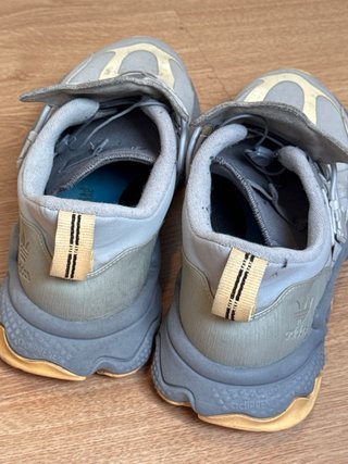 Zapatilla Adidas OZWEEGO Flipshield FX6045 Gris
