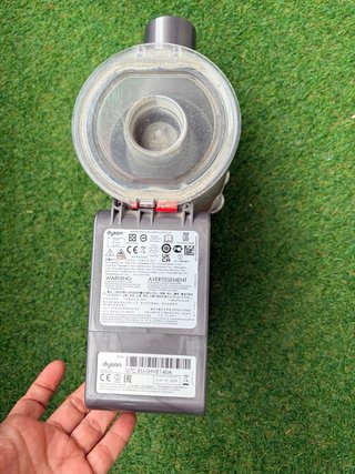 Dyson V8 con accesorios