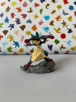 Figura Mega Lucario Kaiyodo Pokemon