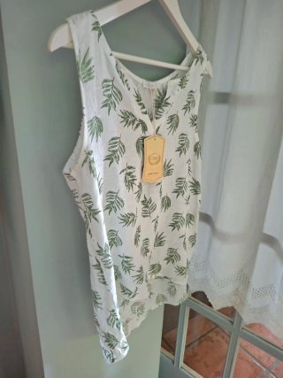 Blusa de lino con estampado de hojas