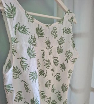 Blusa de lino con estampado de hojas