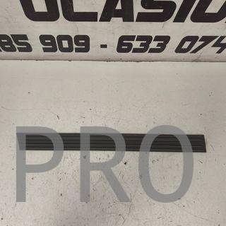 MOLDURA PUERTA TRASERA DERECHA OPEL CORSA NUEVO