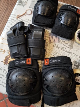 Patines en línea Oxelo con protecciones y casco