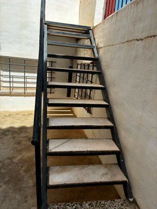 Escalera metálica exterior