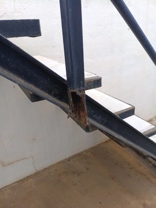 Escalera metálica exterior