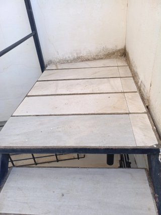 Escalera metálica exterior