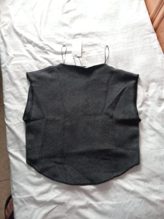 Blusa sin mangas gris talla M