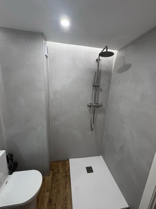 Baño 100% impermeable de microcemento