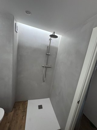 Baño 100% impermeable de microcemento