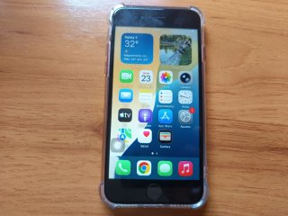 iPhone SE 2022 64GB Rojo - Batería 86%