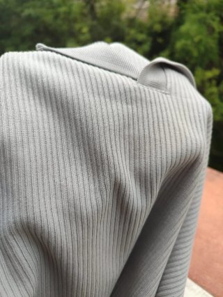 Polo Zara gris de canalé