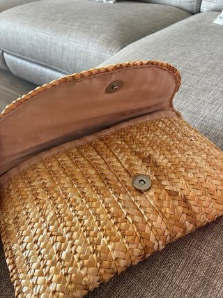 Bolso de rafia artesanal beige y marrón