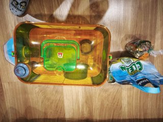 Jaula hámster + lecho + comida