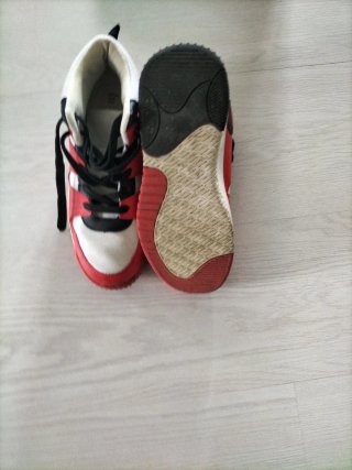 Zapatillas Baloncesto Altas Rojas y Blancas