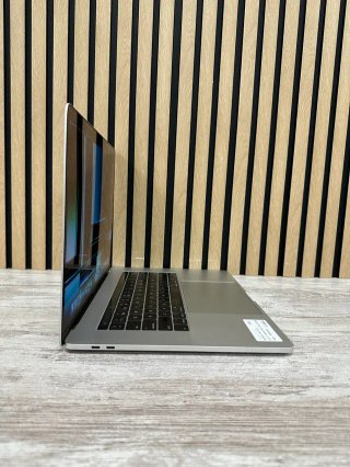 MacBook Pro 15 2017 i7 16GB 500GB SSD