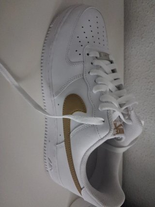 Nike Air Force 1 Blancas y Doradas