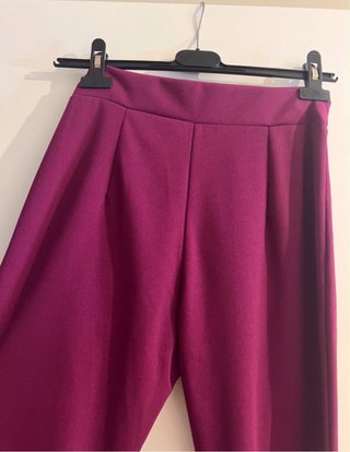 Conjunto de pantalón y top, color buganvilla.